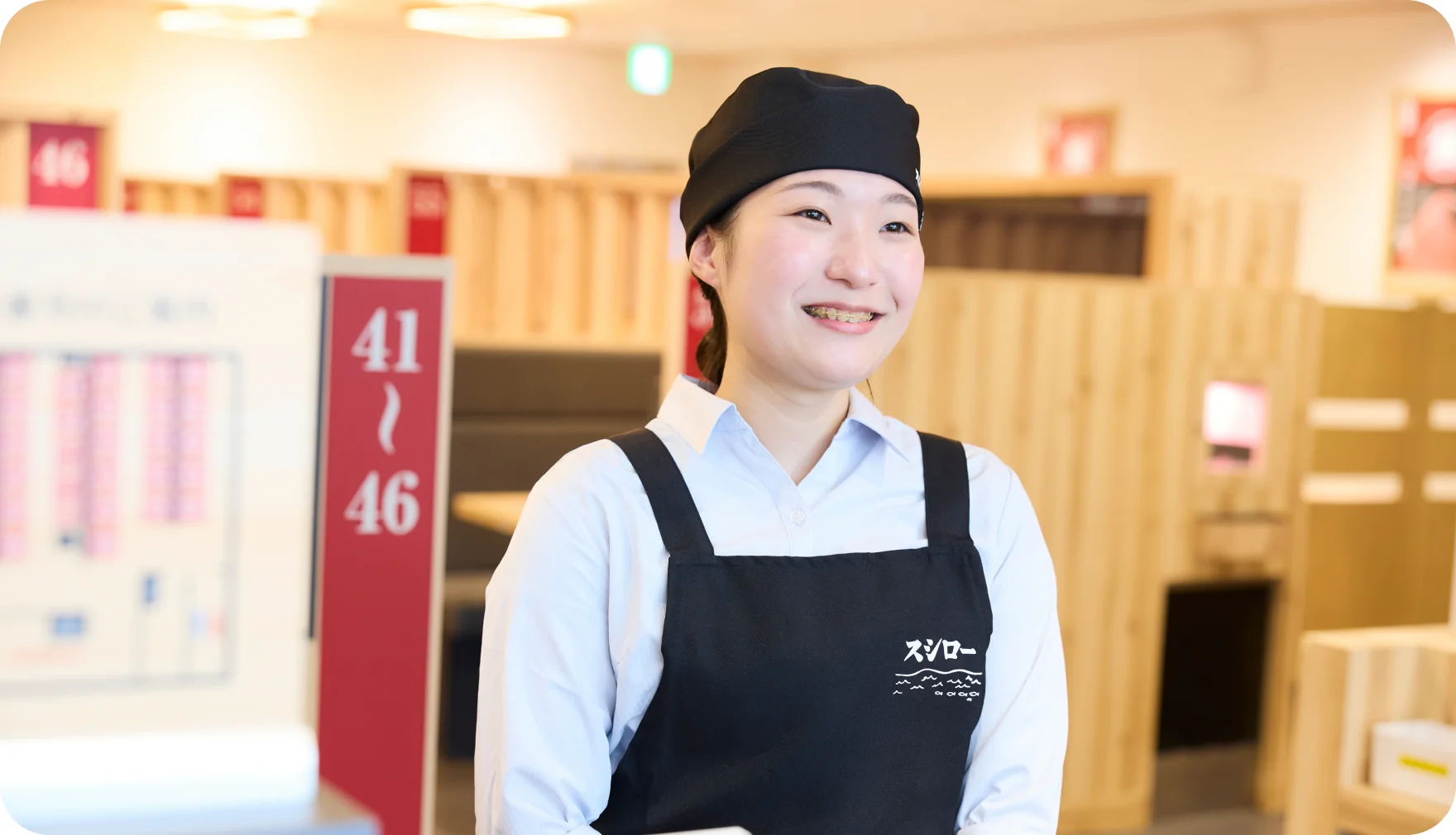 客席の前で笑顔で話す大澤未来